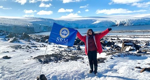 SRM alumna Maanasa Gopal has planted SRMIST flag in Antarctica