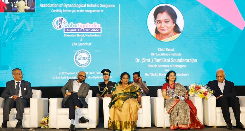 Chief Guest Her Excellency Hon’ble Dr (Smt.) Tamilisai Soundararajan, Governor of Telangana; flanked by (L-R) Dr Yogesh Kulkarni, Head, Gynic Oncology, Kokilaben Hospital, Mumbai; Guest of Honour Dr K. Hari Prasad, President, Apollo Group – Hospitals; Dr Rooma Sinha, Organizing Chairperson, Founder President, AGRS & Prof. Mahendra Bhandari, Padmashri Awardee & CEO, Vattikuti Foundation; at the inaugurating the Robo Gyn India 2022, the first exclusive Conference on Gynecological Robotic Surgeries & the Association of Gynecological Robotic Surgeons; today at Sheraton Hyderabad.