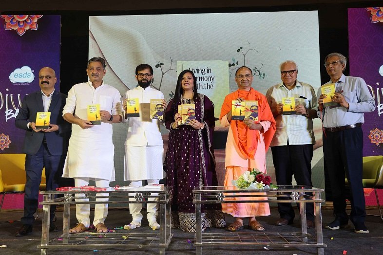 Piyush Somani along with the chief guests of honour at his Book Launch in Nashik